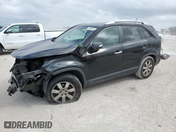 2013 Kia Sorento LX with VIN 5XYKT4A2XDG402146, listed as a Copart auction lot 47826415 with 199,943 mi miles and Salvage Title. Bid and sale history available at carsss.com. Image 1.