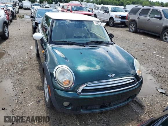 2009 MINI Hardtop z VIN WMWMF33539TU69648, wystawiony jako Copart lot #64213555 z przebiegiem 165 805 mil mil oraz Czysty tytuł • Clean title. Historia ofert i sprzedaży dostępna na DreamBid. Obrazek 5.