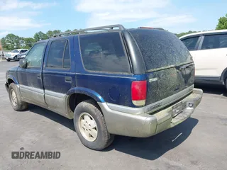 2001 GMC Jimmy SLE z VIN 1GKDT13W612136433, wystawiony jako IAAI lot #42336277 z przebiegiem Nie podano mil oraz . Historia ofert i sprzedaży dostępna na DreamBid. Obrazek 3.