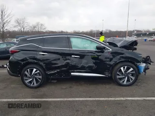 2023 Nissan Murano SL z VIN 5N1AZ2CS0PC138225, wystawiony jako IAAI lot #41675550 z przebiegiem 25 518 mil mil oraz . Historia ofert i sprzedaży dostępna na DreamBid. Obrazek 13.