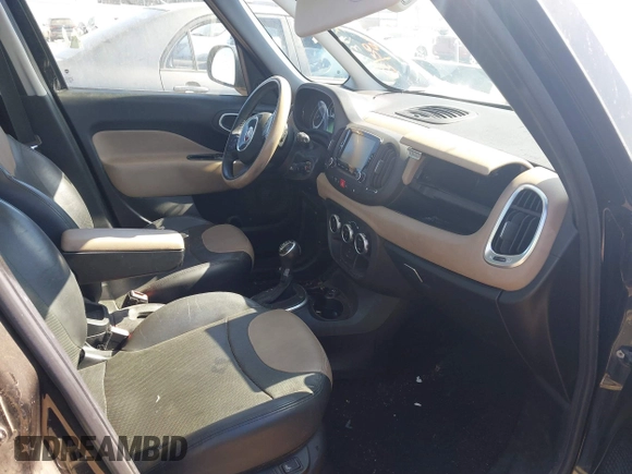2015 FIAT 500L Lounge with VIN ZFBCFACH1FZ033227, listed as a IAAI auction lot 41636790 with 96,321 mi miles. Bid and sale history available at carsss.com. Image 5.
