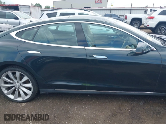 2013 Tesla Model S с VIN 5YJSA1DG9DFP06457, выставлен на аукционе IAAI как лот 42432903 с пробегом 108 007 миль миль и . История ставок и продаж доступна на DreamBid. Изображение 13.