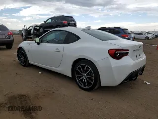 2020 Toyota 86 with VIN JF1ZNAA13L8752809, listed as a Copart auction lot 60255914 with 28,568 mi miles and Salvage Title. Bid and sale history available at carsss.com. Image 2.