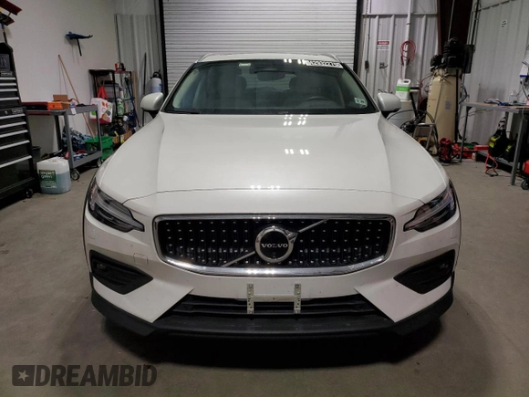 2024 Volvo V60 Plus with VIN YV4L12WY6R2136392, listed as a Copart auction lot 42932275 with 8,443 mi miles and Salvage title. Bid and sale history available at DreamBid. Image 5.