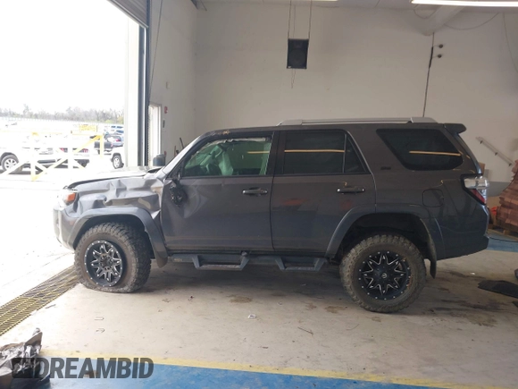 2018 Toyota 4Runner SR5 with VIN JTEBU5JR7J5550156, listed as a IAAI auction lot 41838265 with 171,242 mi miles and . Bid and sale history available at DreamBid. Image 13.