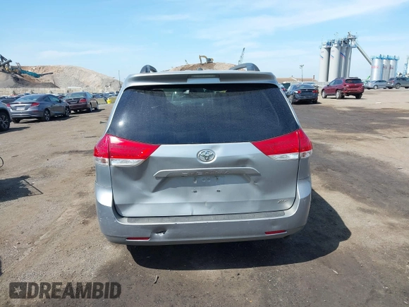 2011 Toyota Sienna XLE AAS с VIN 5TDYK3DC1BS142229, выставлен на аукционе IAAI как лот 42076380 с пробегом 132 768 миль миль и . История ставок и продаж доступна на DreamBid. Изображение 16.