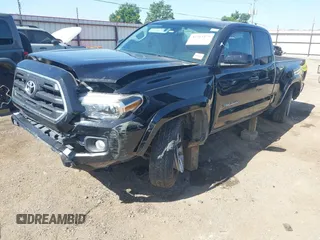 2017 Toyota Tacoma SR z VIN 5TFSX5EN4HX056886, wystawiony jako IAAI lot #42264479 z przebiegiem 97 895 mil mil oraz . Historia ofert i sprzedaży dostępna na DreamBid. Obrazek 6.