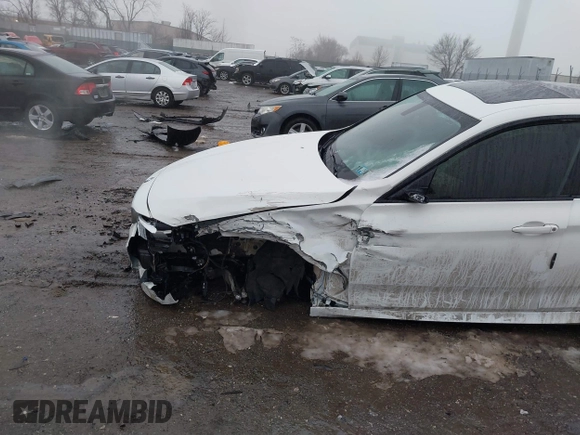 2017 BMW 3 Series z VIN WBA8Y3C32HG451028, wystawiony jako IAAI lot #41552648 z przebiegiem Nie podano mil oraz . Historia ofert i sprzedaży dostępna na DreamBid. Obrazek 6.