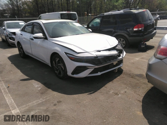 2024 Hyundai Elantra Limited z VIN KMHLN4DJ4RU093132, wystawiony jako IAAI lot #41960097 z przebiegiem 8 445 mil mil oraz . Historia ofert i sprzedaży dostępna na DreamBid. Obrazek 1.