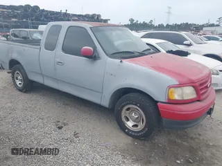 2001 Ford F-150 XL z VIN 1FTZX172X1NA40767, wystawiony jako IAAI lot #42213360 z przebiegiem Nie podano mil oraz . Historia ofert i sprzedaży dostępna na DreamBid. Obrazek 1.