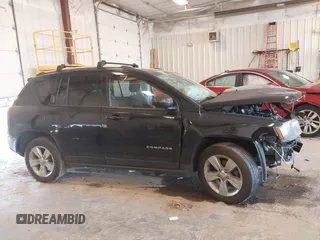 2016 Jeep Compass Sport z VIN 1C4NJCBA7GD621393, wystawiony jako IAAI lot #42640609 z przebiegiem 130 885 mil mil oraz . Historia ofert i sprzedaży dostępna na DreamBid. Obrazek 13.