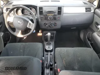 2011 Nissan Versa S z VIN 3N1BC1CP4BL509998, wystawiony jako Copart lot #58521975 z przebiegiem 118 689 mil mil oraz Szkoda całkowita • Salvage title. Historia ofert i sprzedaży dostępna na DreamBid. Obrazek 8.
