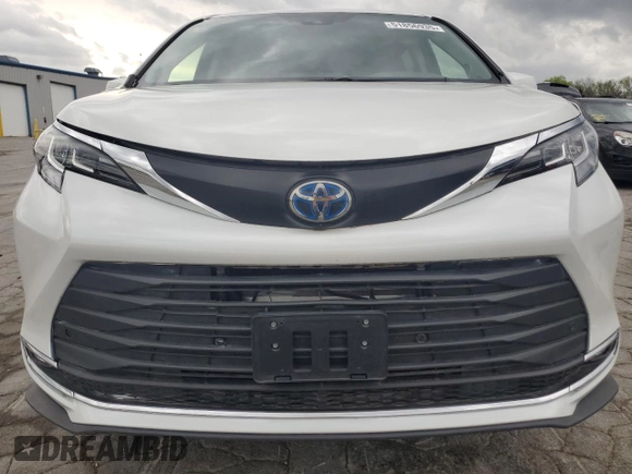 2022 Toyota Sienna XLE z VIN 5TDJRKECXNS075897, wystawiony jako Copart lot #51856935 z przebiegiem 15 805 mil mil oraz Czysty tytuł • Clean title. Historia ofert i sprzedaży dostępna na DreamBid. Obrazek 5.