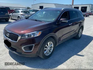 2016 Kia Sorento LX z VIN 5XYPGDA56GG003372, wystawiony jako Copart lot #58873935 z przebiegiem 121 352 mil mil oraz Czysty tytuł • Clean title. Historia ofert i sprzedaży dostępna na DreamBid. Obrazek 2.