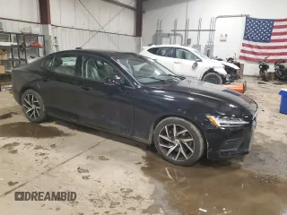 2020 Volvo S60 Momentum with VIN 7JR102FK1LG048712, listed as a Copart auction lot 42455764 with 17,512 mi miles. Bid and sale history available at carsss.com. Image 4.