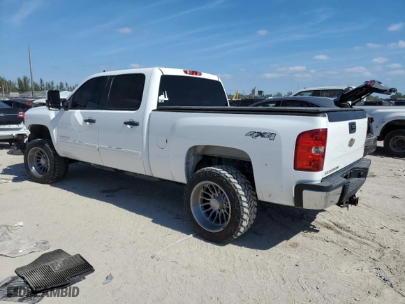 2014 Chevrolet Silverado 2500HD LT with VIN 1GC1KXE87EF172455, listed as a Copart auction lot 43125205 with 194,636 mi miles and Non Repairable. Bid and sale history available at carsss.com. Image 2.