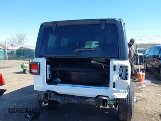 2018 Jeep Wrangler Unlimited Sport S z VIN 1C4HJXDG8JW117341, wystawiony jako IAAI lot #42037176 z przebiegiem 44 750 mil mil oraz . Historia ofert i sprzedaży dostępna na DreamBid. Obrazek 17.