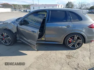 2014 Porsche Cayenne GTS z VIN WP1AD2A27ELA75187, wystawiony jako IAAI lot #41685987 z przebiegiem 77 962 mil mil oraz . Historia ofert i sprzedaży dostępna na DreamBid. Obrazek 15.