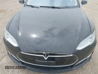 2013 Tesla Model S с VIN 5YJSA1CN1DFP08848, выставлен на аукционе IAAI как лот 42300243 с пробегом Не указан миль и . История ставок и продаж доступна на DreamBid. Изображение 10.