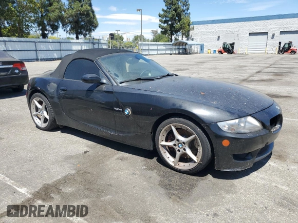 2006 BMW Z4 3.0si z VIN 4USBU53586LX01503, wystawiony jako Copart lot #64244495 z przebiegiem 116 616 mil mil oraz Szkoda całkowita • Salvage title. Historia ofert i sprzedaży dostępna na DreamBid. Obrazek 4.