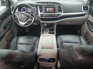 2018 Toyota Highlander LE with VIN 5TDZARFH0JS039501, listed as a Copart auction lot 59581135 with 103,389 mi miles and Salvage title. Bid and sale history available at DreamBid. Image 8.