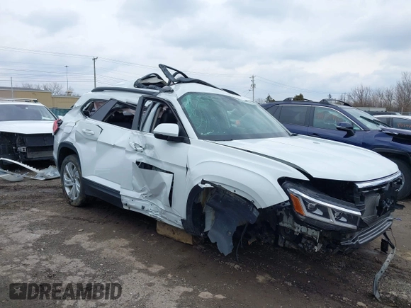 2022 Volkswagen Atlas SE z VIN 1V2KR2CA0NC517561, wystawiony jako IAAI lot #41653225 z przebiegiem 40 782 mil mil oraz . Historia ofert i sprzedaży dostępna na DreamBid. Obrazek 6.