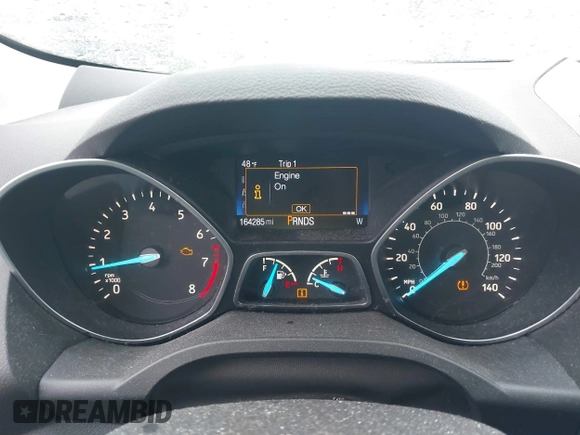 2017 Ford Escape SE z VIN 1FMCU9G95HUA24739, wystawiony jako IAAI lot #41880800 z przebiegiem 164 285 mil mil oraz . Historia ofert i sprzedaży dostępna na DreamBid. Obrazek 7.