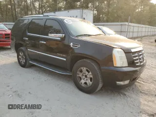 2010 Cadillac Escalade Luxury z VIN 1GYUCBEF3AR276651, wystawiony jako Copart lot #50696745 z przebiegiem Nie podano mil oraz Czysty tytuł • Clean title. Historia ofert i sprzedaży dostępna na DreamBid. Obrazek 4.
