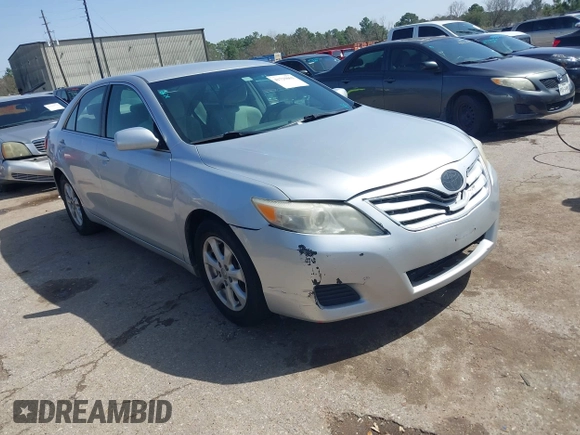 2011 Toyota Camry LE z VIN 4T4BF3EK6BR154387, wystawiony jako IAAI lot #41725062 z przebiegiem 165 211 mil mil oraz . Historia ofert i sprzedaży dostępna na DreamBid. Obrazek 1.