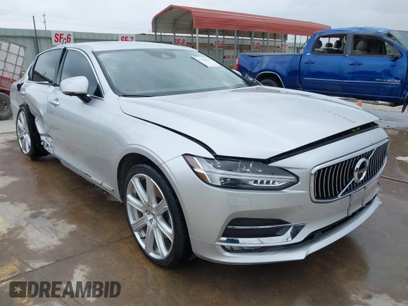2020 Volvo S90 Inscription with VIN LVYA22ML0LP178025, listed as a IAAI auction lot 39736612 with 35,972 mi miles. Bid and sale history available at carsss.com. Image 1.