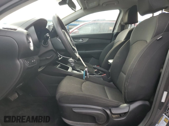 2021 Kia Forte LXS z VIN 3KPF24AD1ME303427, wystawiony jako Copart lot #57817315 z przebiegiem 65 648 mil mil oraz Nie do naprawy • Non repairable. Historia ofert i sprzedaży dostępna na DreamBid. Obrazek 7.