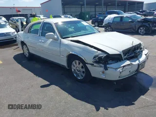 2004 Lincoln Town Car Ultimate z VIN 1LNHM83W24Y622270, wystawiony jako IAAI lot #41884819 z przebiegiem 82 003 mil mil oraz . Historia ofert i sprzedaży dostępna na DreamBid. Obrazek 1.