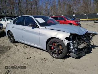 2020 Alfa Romeo Giulia Ti with VIN ZARFANBN2L7632738, listed as a Copart auction lot 43879113 with 27,117 mi miles. Bid and sale history available at carsss.com. Image 4.