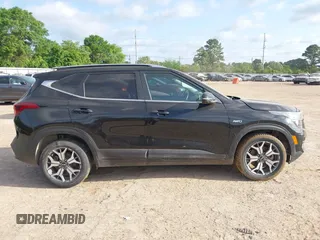 2021 Kia Seltos EX with VIN KNDERCAAXM7228380, listed as a IAAI auction lot 42015912 with 61,612 mi miles. Bid and sale history available at carsss.com. Image 14.