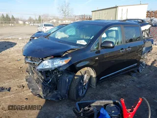 2018 Toyota Sienna XLE with VIN 5TDDZ3DC9JS207367, listed as a IAAI auction lot 41877615 with 104,500 mi miles. Bid and sale history available at carsss.com. Image 20.