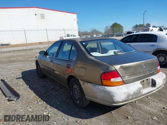 1998 Nissan Altima XE with VIN 1N4DL01D3WC239095, listed as a IAAI auction lot 41416191 with 173,071 mi miles. Bid and sale history available at carsss.com. Image 3.