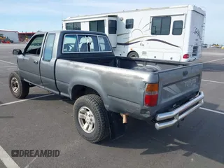 1989 Toyota Pickup с VIN JT4RN13S9K0003042, выставлен на аукционе IAAI как лот 41827042 с пробегом 347 063 миль миль и . История ставок и продаж доступна на DreamBid. Изображение 3.