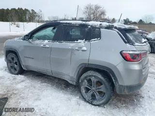 2019 Jeep Compass Latitude with VIN 3C4NJDBB5KT657245, listed as a IAAI auction lot 41403429 with 80,296 mi miles. Bid and sale history available at carsss.com. Image 3.