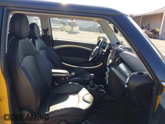 2007 MINI Hardtop S с VIN WMWMF73517TV31617, выставлен на аукционе IAAI как лот 42586579 с пробегом Не указан миль и . История ставок и продаж доступна на DreamBid. Изображение 5.