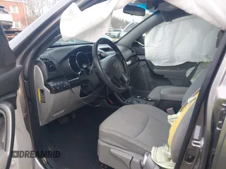2011 Kia Sorento LX with VIN 5XYKTDA2XBG122465, listed as a IAAI auction lot 41832935 with 163,873 mi miles. Bid and sale history available at carsss.com. Image 5.