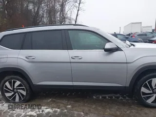 2024 Volkswagen Atlas SE z VIN 1V2HR2CA5RC573575, wystawiony jako IAAI lot #41508927 z przebiegiem 2 647 mil mil oraz . Historia ofert i sprzedaży dostępna na DreamBid. Obrazek 13.