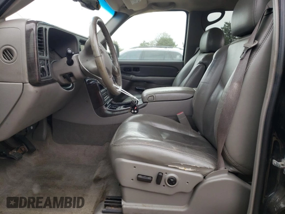 2006 GMC Sierra Denali z VIN 2GTEK63N561158633, wystawiony jako Copart lot #54572255 z przebiegiem 181 631 mil mil oraz Szkody całkowita. Historia ofert i sprzedaży dostępna na DreamBid. Obrazek 7.