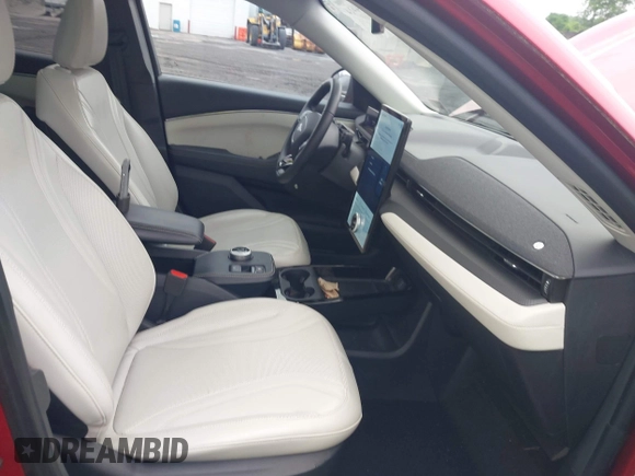 2022 Ford Mustang Mach-E Premium z VIN 3FMTK3SU8NMA03382, wystawiony jako IAAI lot #42534414 z przebiegiem 47 364 mil mil oraz . Historia ofert i sprzedaży dostępna na DreamBid. Obrazek 5.