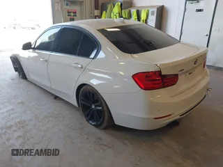 2014 BMW 3 Series 328i xDrive с VIN WBA3B5G56ENS08767, выставлен на аукционе IAAI как лот 42055343 с пробегом 90 487 миль миль и . История ставок и продаж доступна на DreamBid. Изображение 3.