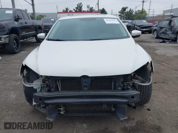 2015 Volkswagen Passat 1.8T SE w/Sunroof & Nav with VIN 1VWBT7A31FC043798, listed as a IAAI auction lot 42108289 with 132,442 mi miles. Bid and sale history available at carsss.com. Image 13.