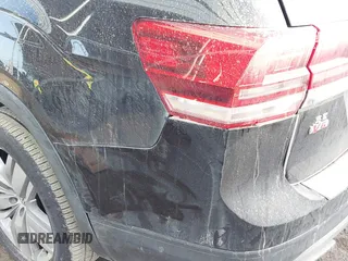 2019 Volkswagen Atlas SE z VIN 1V2UR2CAXKC533741, wystawiony jako IAAI lot #41720450 z przebiegiem 86 662 mil mil oraz . Historia ofert i sprzedaży dostępna na DreamBid. Obrazek 6.