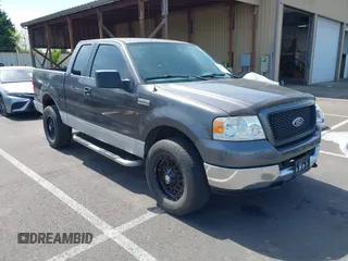 2005 Ford F-150 XLT with VIN 1FTPX14545KC86498, listed as a IAAI auction lot 42045892 with 253,760 mi miles. Bid and sale history available at carsss.com. Image 1.