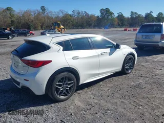 2017 Infiniti QX30 Sport with VIN SJKCH5CP7HA027937, listed as a IAAI auction lot 41190531 with 89,493 mi miles. Bid and sale history available at carsss.com. Image 4.