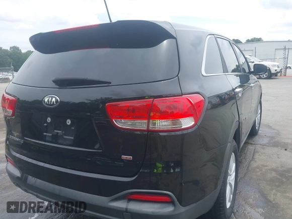 2017 Kia Sorento LX z VIN 5XYPG4A32HG265440, wystawiony jako IAAI lot #42480509 z przebiegiem 196 713 mil mil oraz . Historia ofert i sprzedaży dostępna na DreamBid. Obrazek 4.