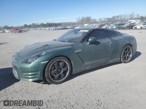 2013 Nissan GT-R Premium z VIN JN1AR5EF7DM260854, wystawiony jako Copart lot #42809575 z przebiegiem Nie podano mil oraz Szkoda całkowita • Salvage title. Historia ofert i sprzedaży dostępna na DreamBid. Obrazek 1.